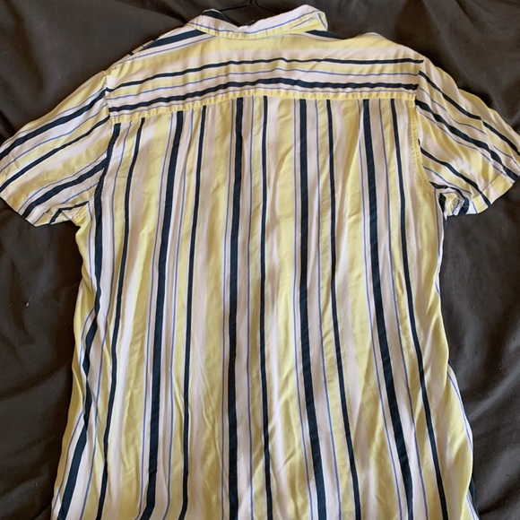 LIKE NEW! MENS DRESS SHIRT! So comfy - Picture 4 of 6